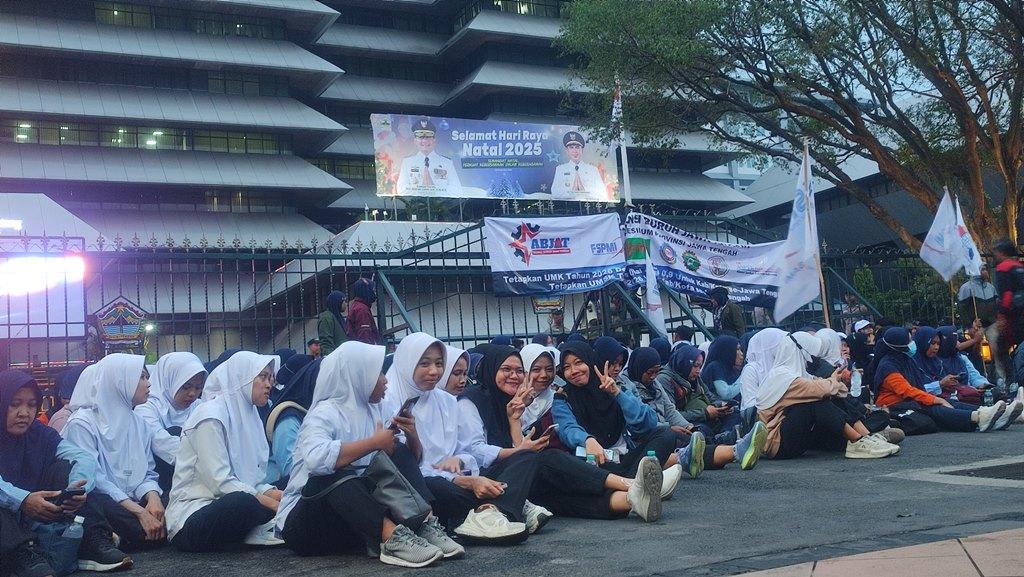 Daftar UMK Kabupaten dan Kota di Jawa Tengah Semarang dan Solo Selisih Rp 1,1 Juta