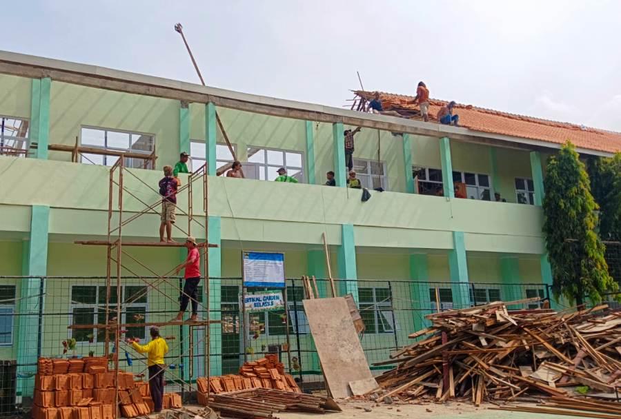 Atap Rehabilitasi Gedung SMA Negeri 1 Wiradesa Pekalongan Roboh, Ada Kesalahan Prosedur