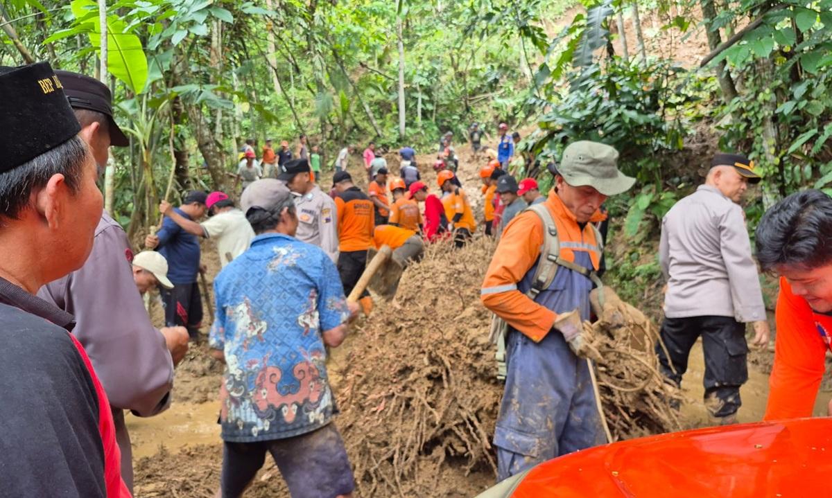 20260102_BPBD-Purbalingga-penanganan-longsor_1.jpg