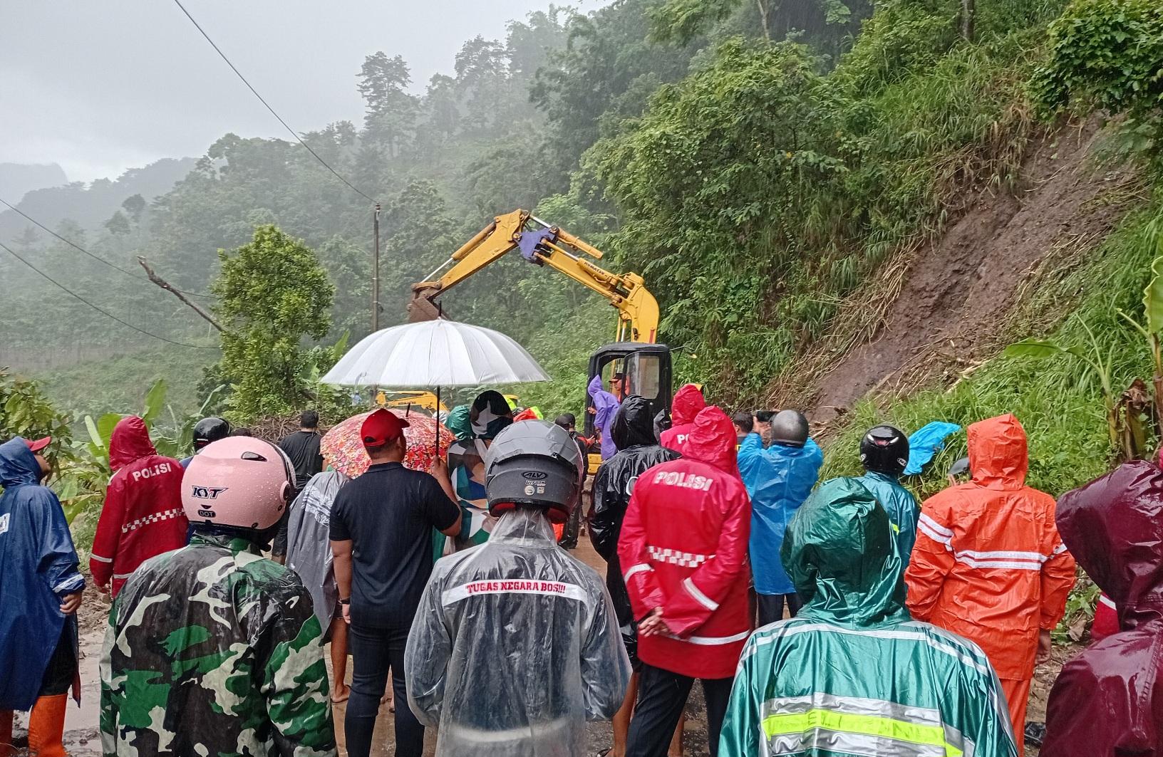 Banjir dan Longsor Menerjang Jepara, Ribuan Warga Desa Tempur Terisolasi