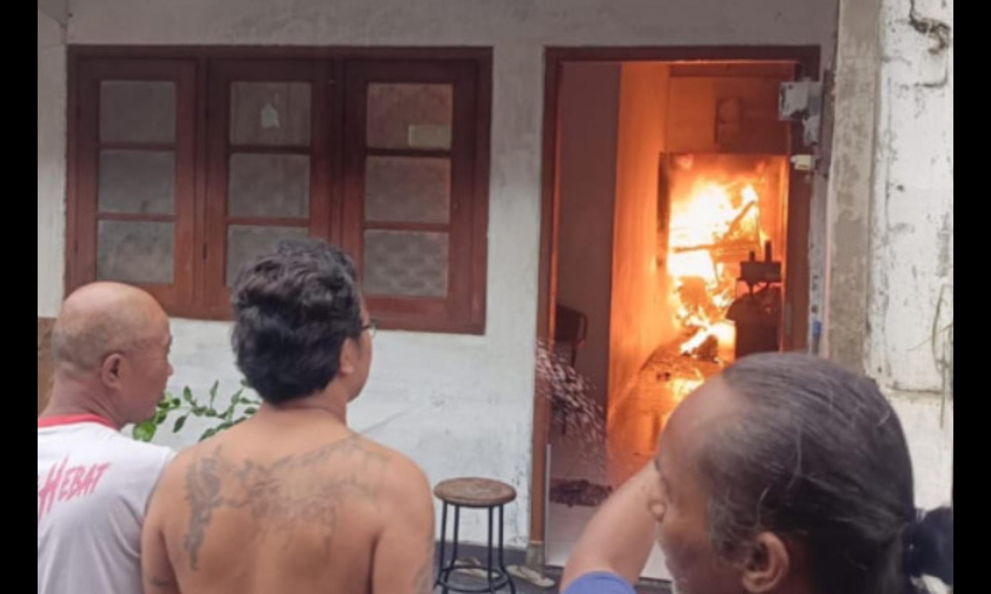 “Yang Penting Emaknya Selamat” Aksi Heroik Aryanto Gendong Lansia di Kebakaran Kranggan Semarang