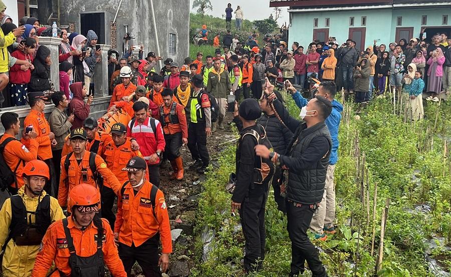 20260115-_-Jenazah-Syafiq-Ali-Tiba-di-Basecamp-Gunung-Malang-Purbalingga.jpg