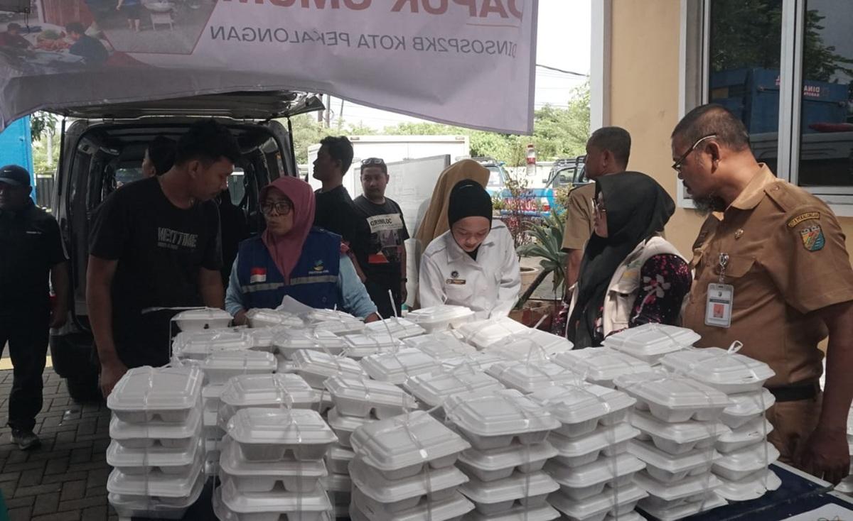 20260121_SPPG-Kota-Pekalongan-saat-memberikan-bantuan-makanan-di-dapur-umum_1.jpg