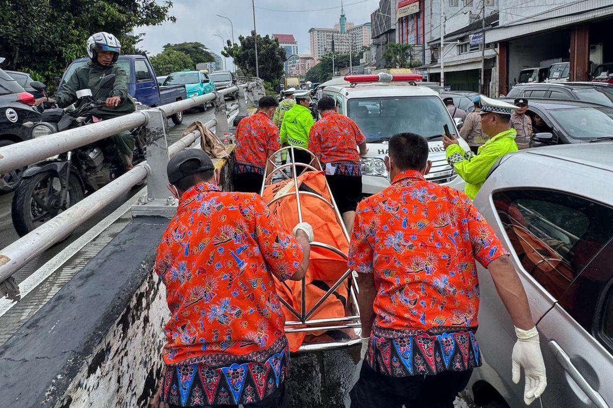 20260122_tewas-di-tengah-kemacetan-akibat-banjir.jpg