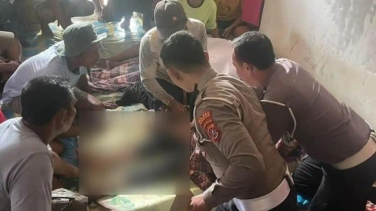Bapak dan Anak Pengendara Motor Trail Terpental Dihantam Minibus, Keduanya Tewas