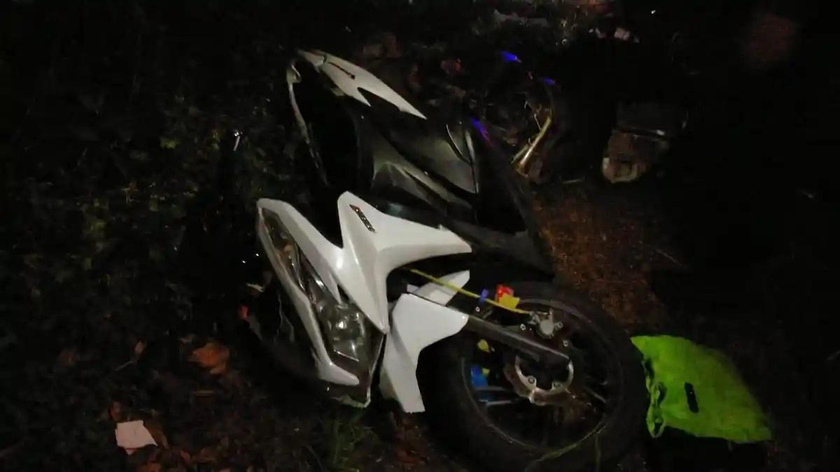 Pemotor Ngantuk Hantam Median Jalan Jam 3 Pagi, Terpental Tewas di Lokasi