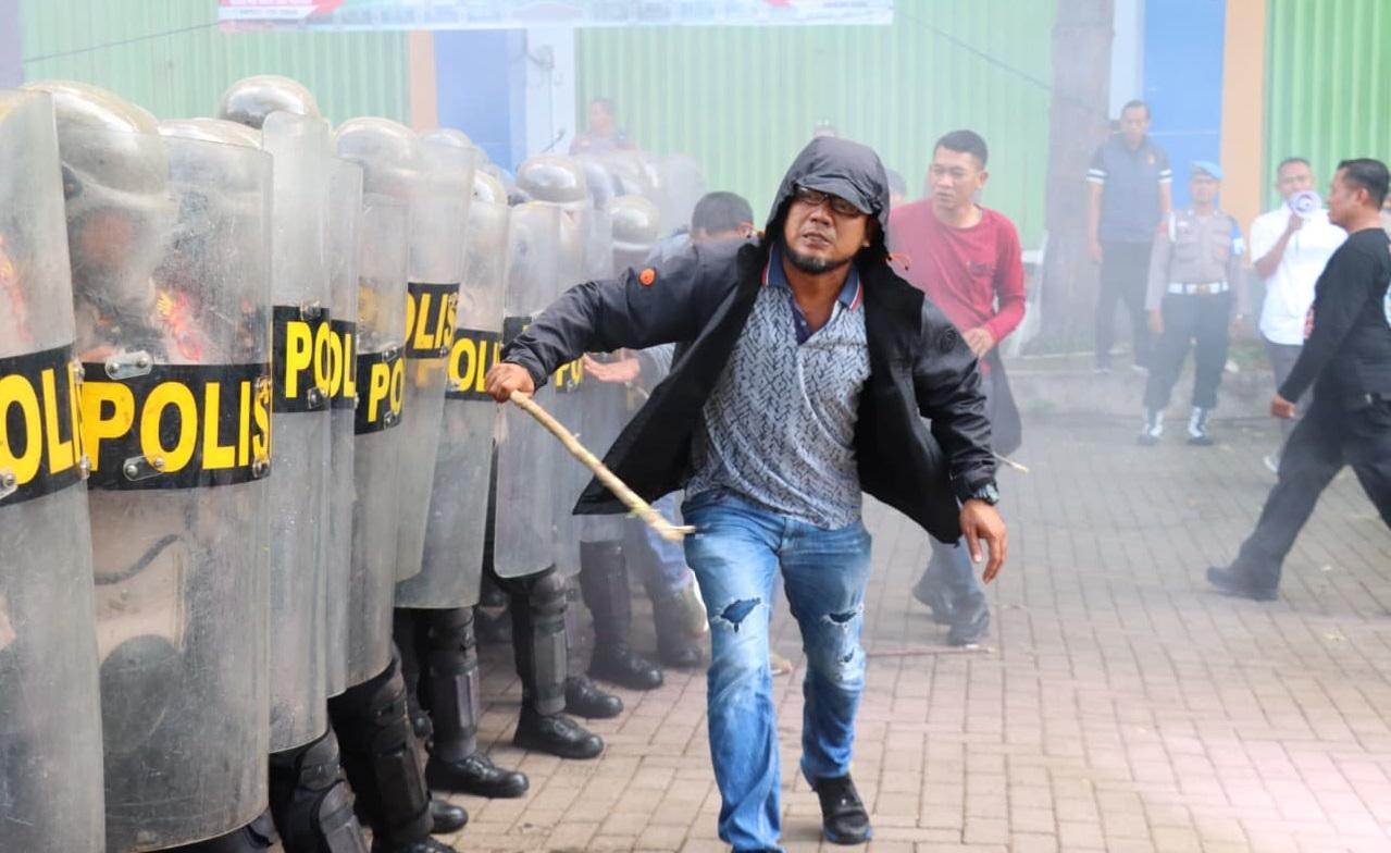 20260416_Polres-Kudus-tengah-latihan-pengendalian-massa_1.jpg
