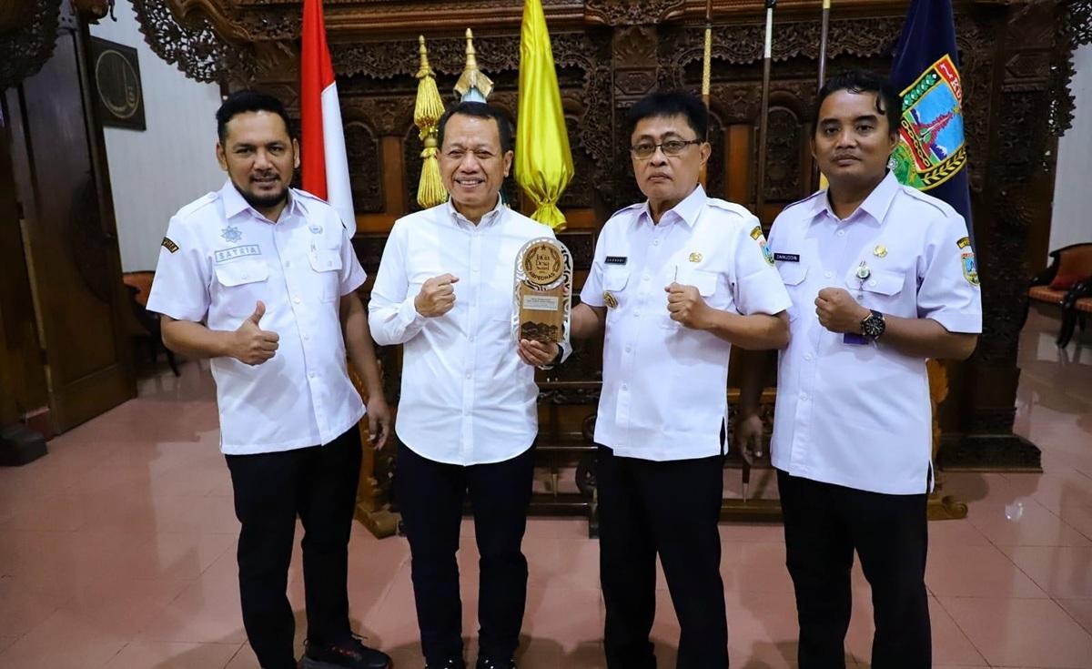 20260422_Foto-bersama-Bupati-Kudus-Samani-Intakoris_1.jpg