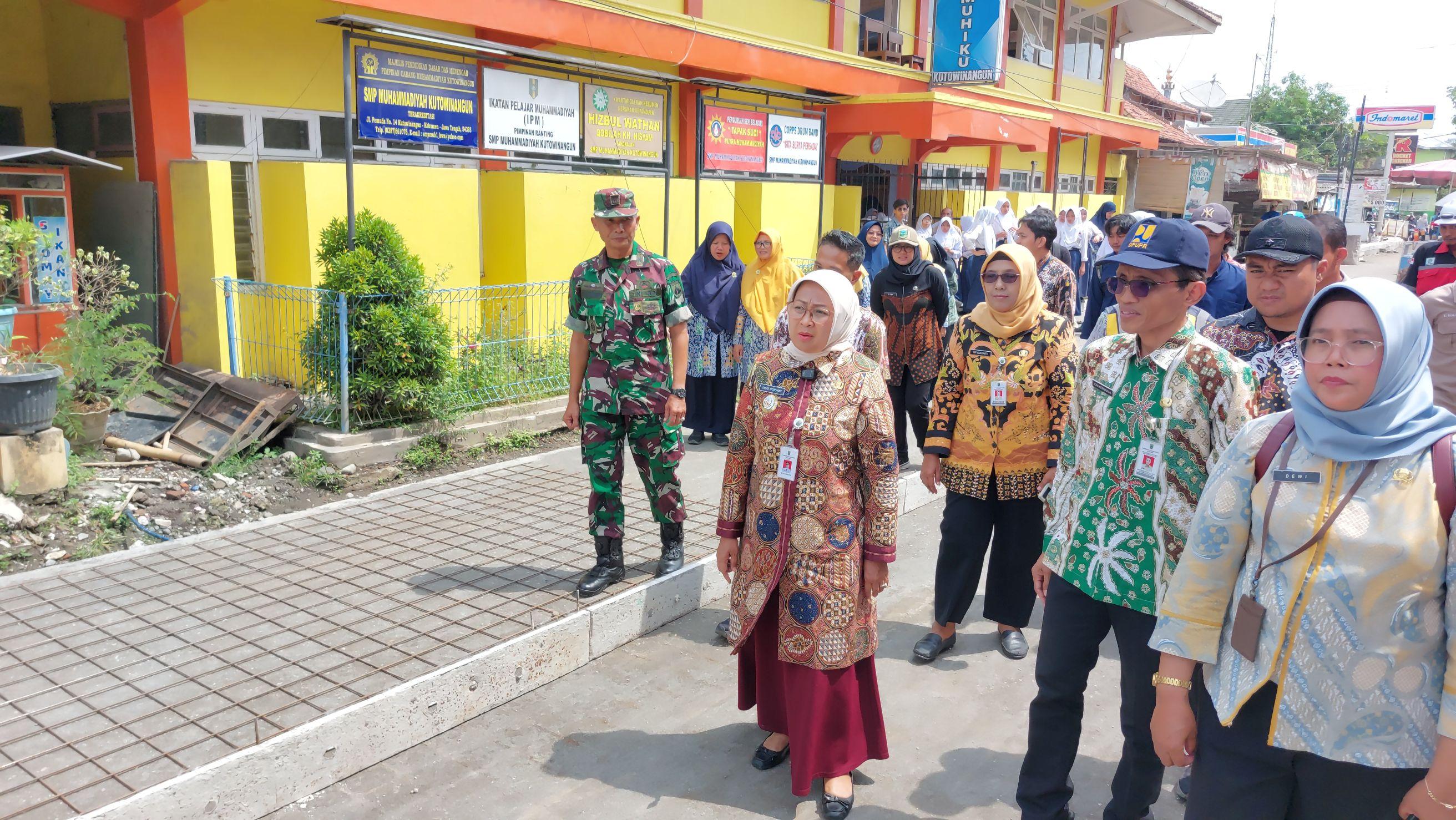 Bupati Kebumen Tinjau Perbaikan Jalan di Kutowinangun, Warga: Sebelumnya Parah Sekali