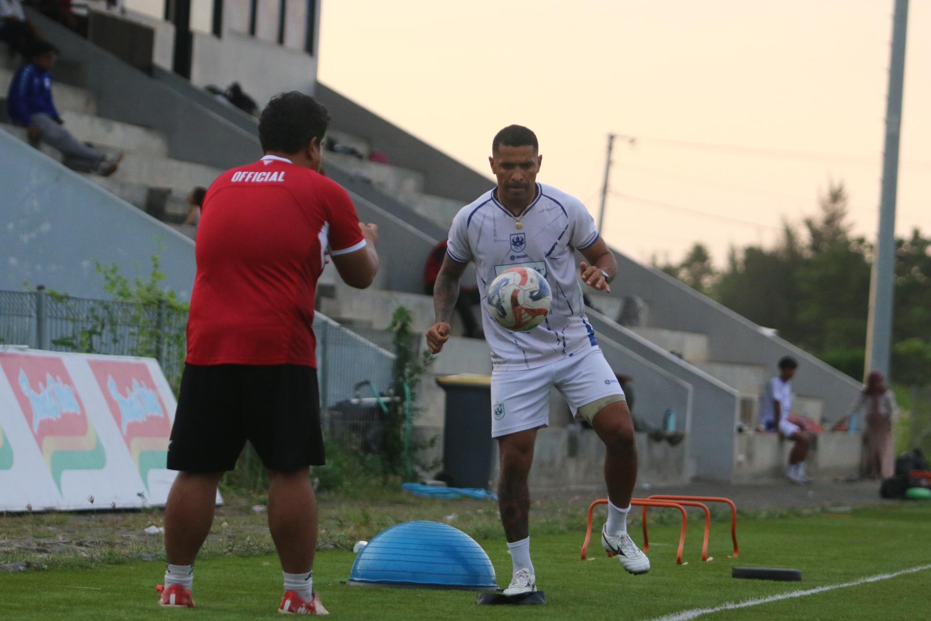 20260501_Alberto-Goncalves.jpg