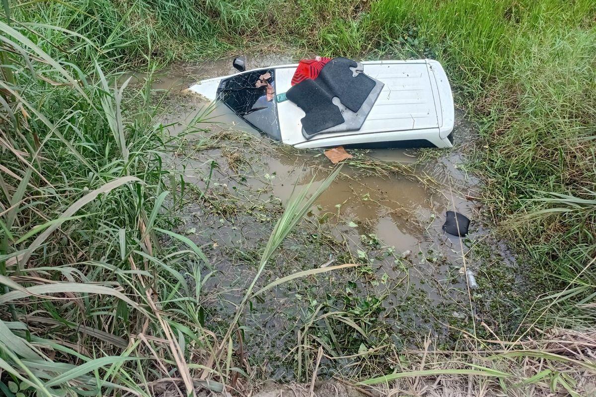 20260507_Avanza-masuk-sungai.jpg