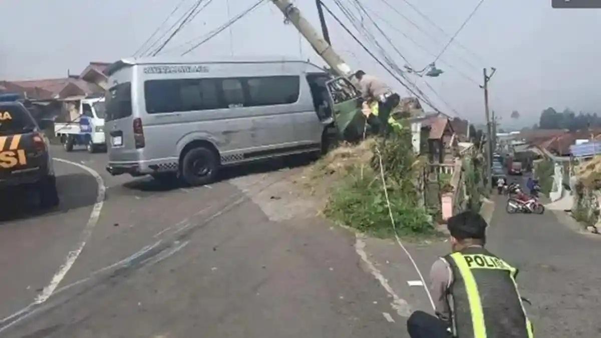 20260511_Kecelakaan-beruntun-di-jalur-wisata-Bromo.jpg