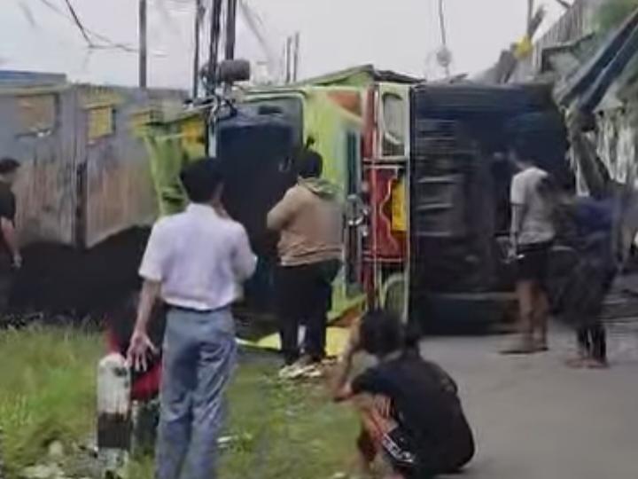 20260511_kecelakaan-brebes.jpg