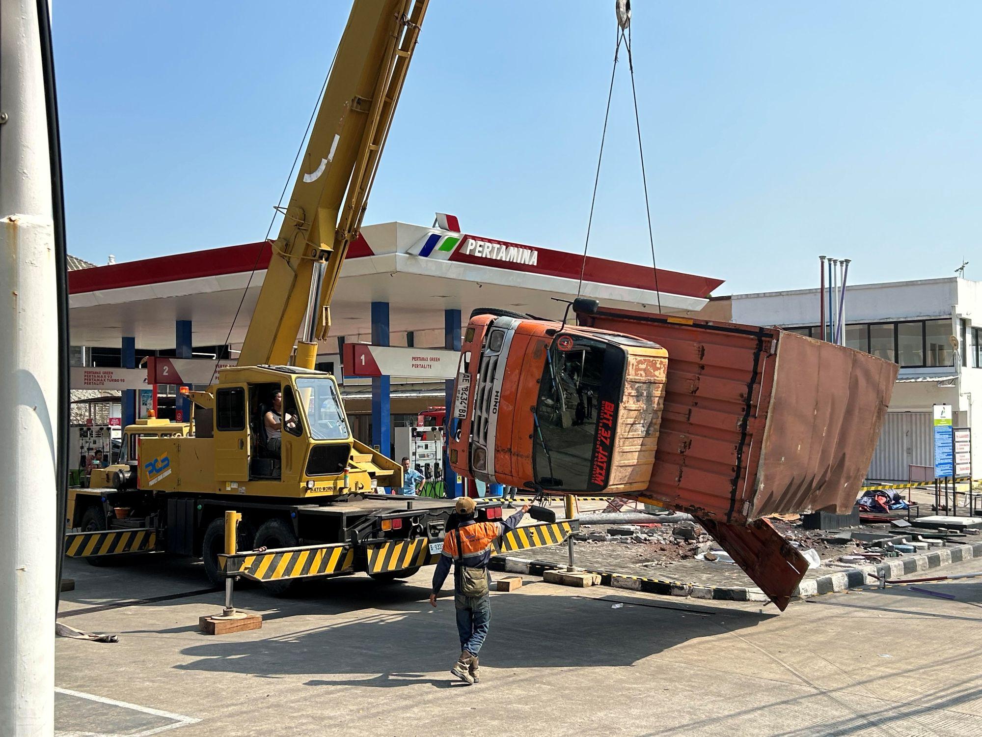 Kronologi Kecelakaan di Turunan Silayur Semarang, Truk Blong Porakporandakan Titik Tanki Pendam SPBU