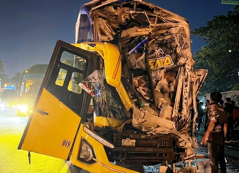 20260519-_-Bus-Ringsek-Pasca-Kecelakaan-di-Tol-Cipali.jpg