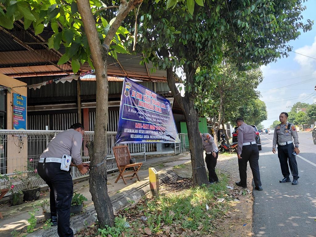 20260519_PASANG-PERINGATAN-Jajaran-Satlantas-Polres-Jepara.jpg
