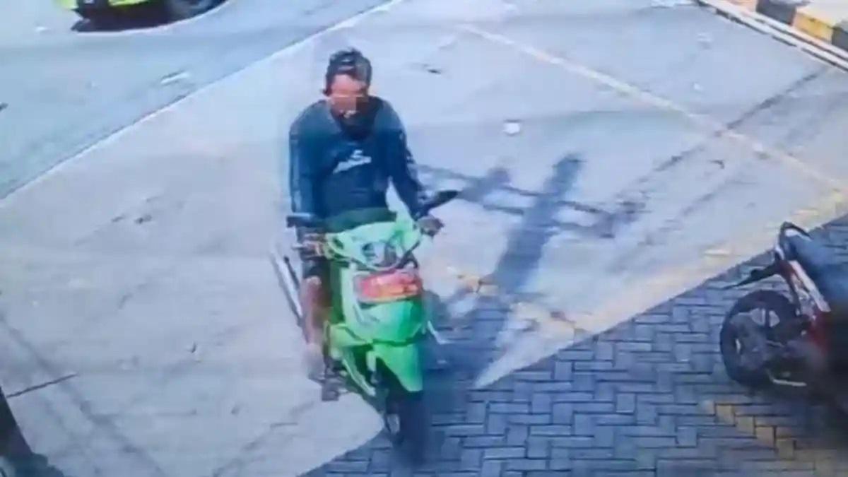 20260519_Pengendara-sepeda-motor-pelat-merah.jpg
