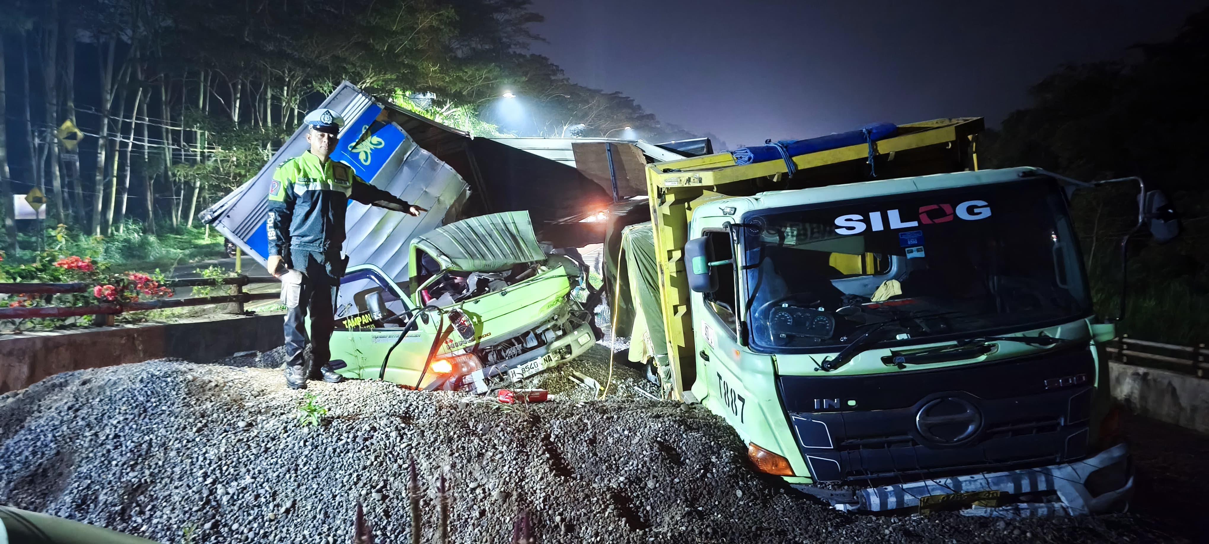 Penampakan Dua Truk Rem Blong Beruntun di JLS Salatiga, Tabrakan di Jalur Penyelamat
