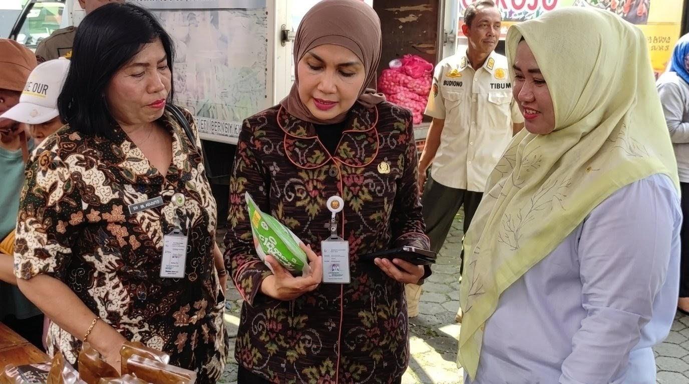 20260529_Bupati-Kendal-Dyah-Kartika-Permanasari-meninjau-pasar-murah-SIngorojo_1.jpg