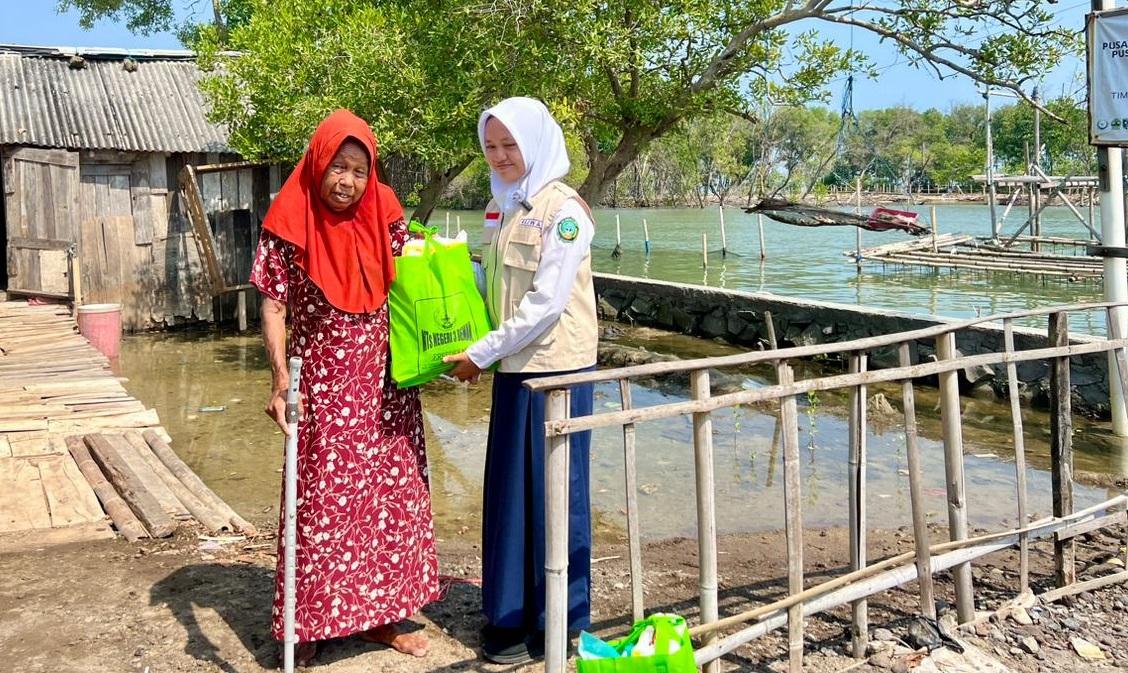 20260603_MTsN-3-Demak-gelar-pesta-perpisahan-dengan-menyalurkan-bantuan-korban-rob_1.jpg