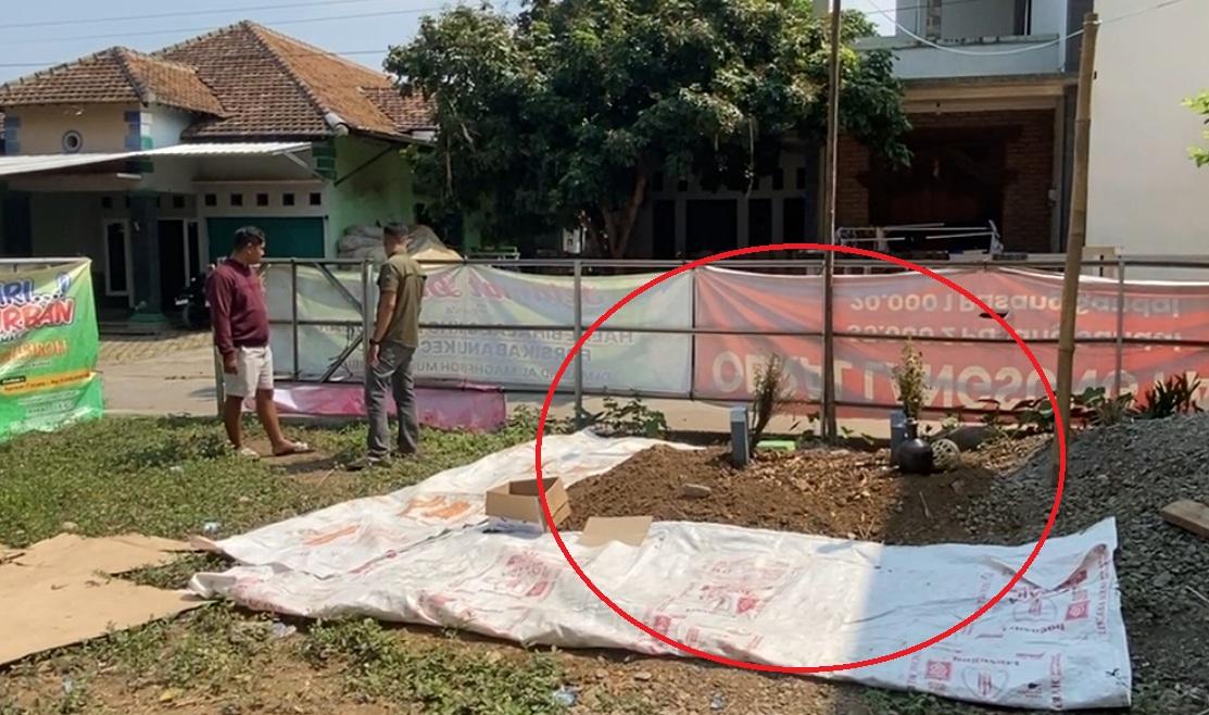 Duduk Perkara Makam di Tengah Permukiman Kudus: Warga Resah, Ahli Waris Sebut Wasiat Almarhum - Tribunjateng.com