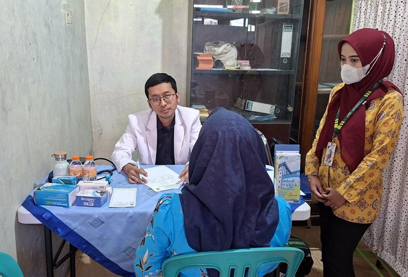 Dokter Spesialis Keliling Desa di Kendal, Cucu Sutiyem Kini Berobat Lebih Cepat - Tribunjateng.com