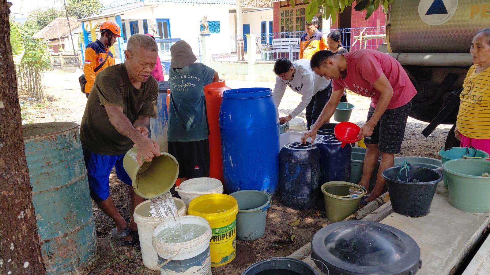 Kisah Warga Banyumas Harus Tempuh 1 KM Untuk Air Bersih, Sumur Sudah Mengering - Tribunjateng.com