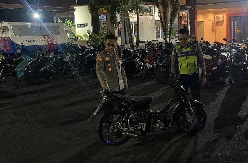 Polisi Tangkap 6 Remaja Operator Live Streaming Balap Liar di Kudus, 46 Motor Diamankan - Tribunjateng.com