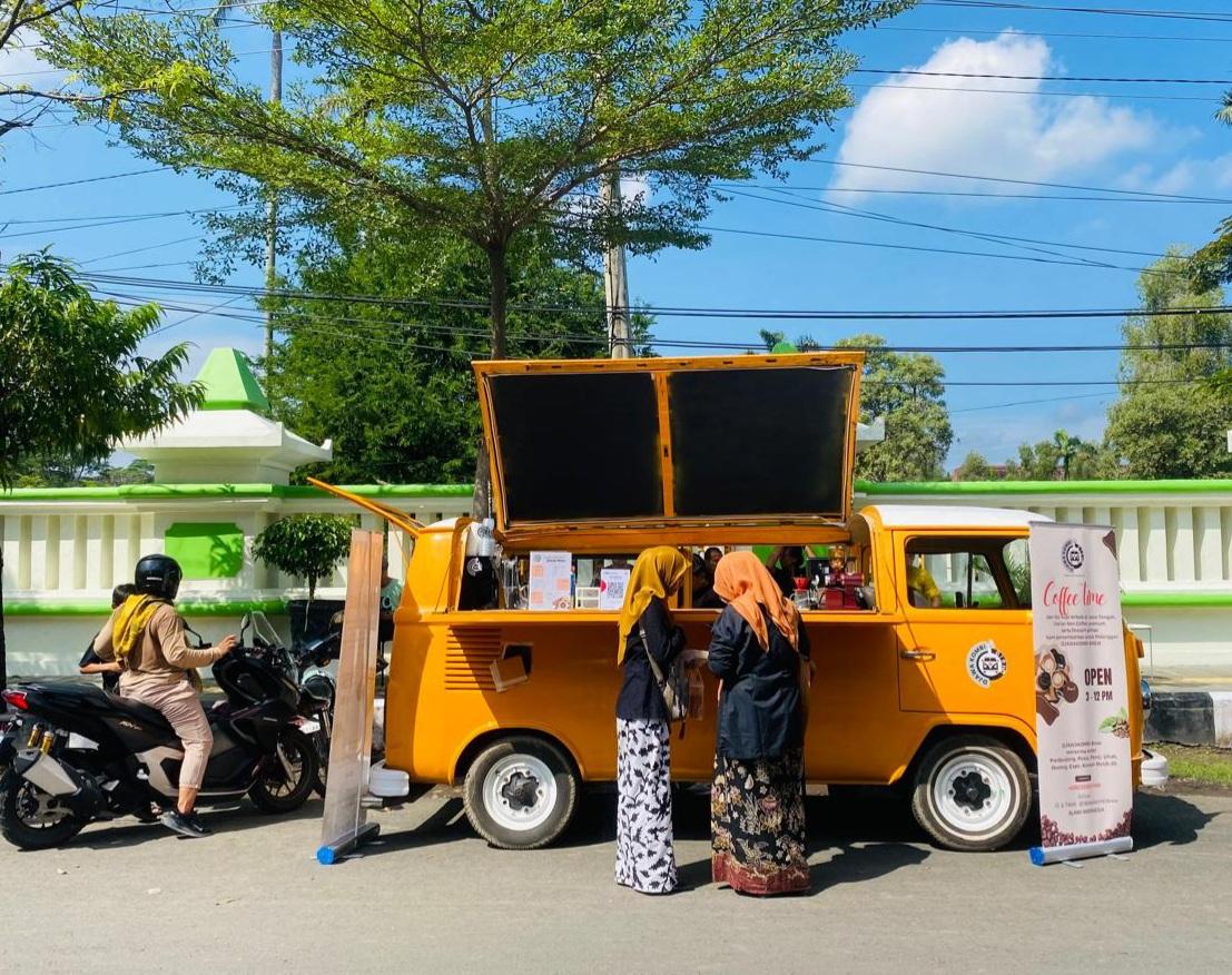 Djawa Kombi Brew, Street Coffee di Tegal Pakai VW Combi Klasik yang Instagramable Harga Terjangkau