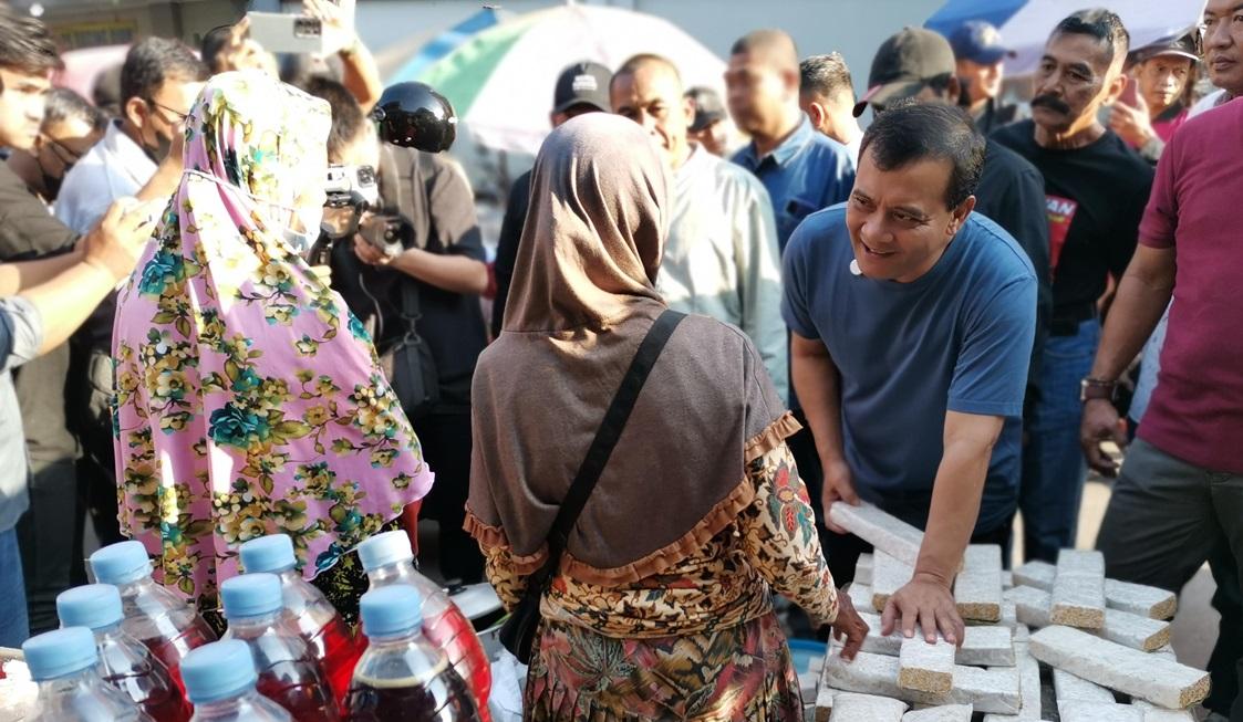 Ahmad Luthfi Blusukan di Pasar Sukoharjo, Pedagang Berebut Foto dan Sampaikan Keluhan