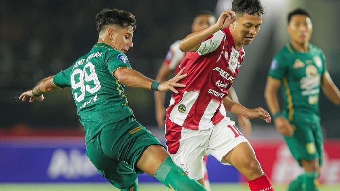 Aksi-Bruno-Moreira-di-laga-Persis-Solo-vs-Persebaya-Surabaya-di-Stadion-Manahan.jpg