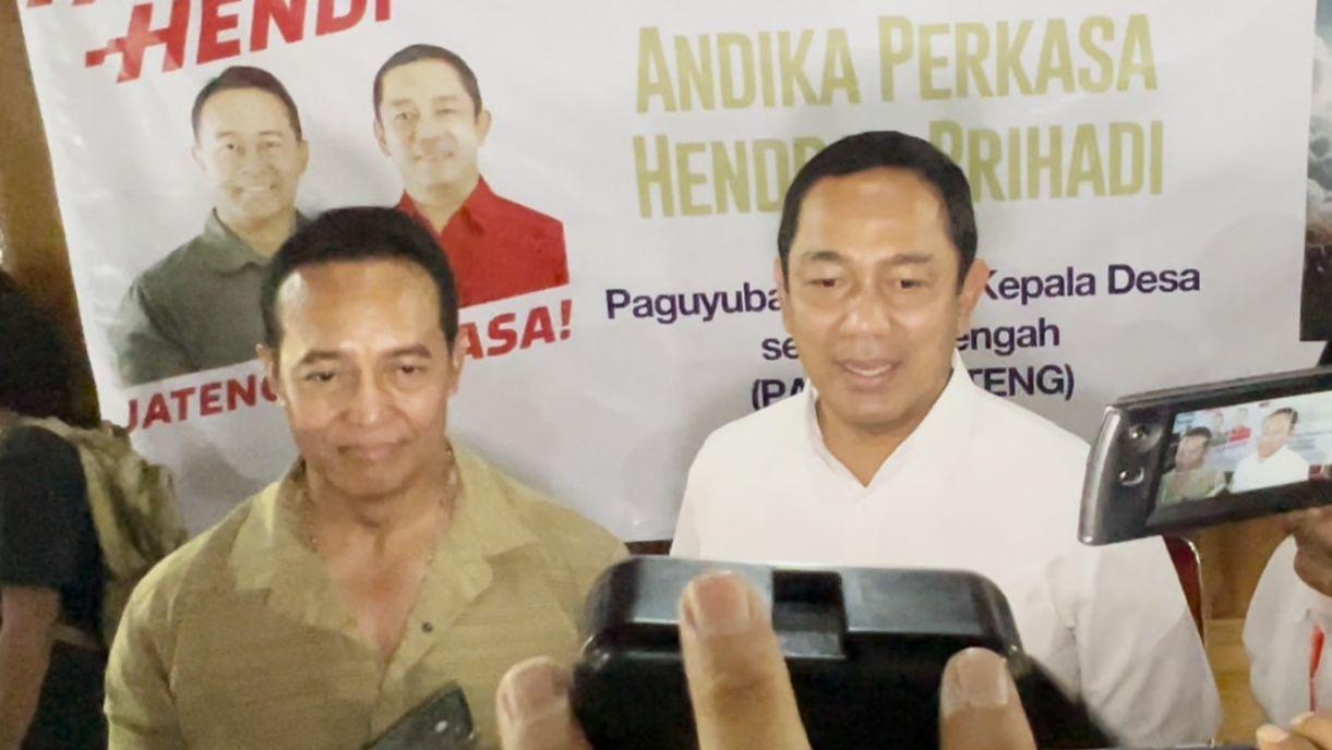 Andika-saat-bersama-Hendi-menghadiri-kegiatan-Deklarasi-Dukungan-Mantan-Kepala-Desa-seluruh.jpg