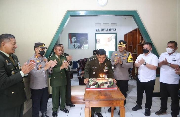 HUT TNI Ke-77, Wakapolres Dan Pejabat Utama Polres Cilacap Geruduk Makodim 0703/Cilacap
