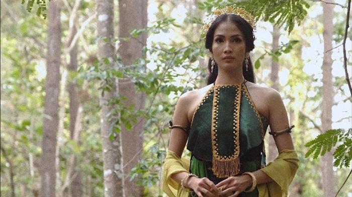 Aulia-Sarah-pemeran-Badarawuhi-dalam-film-horor-KKN-di-Desa-Penari.jpg