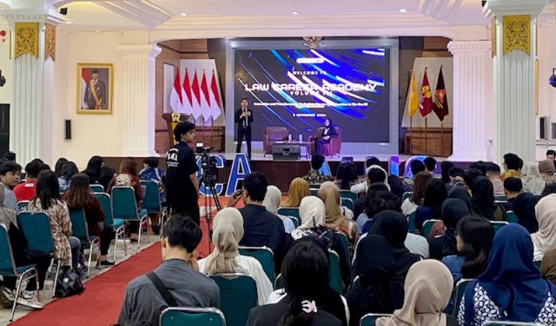 BEM FH Unnes Gelar LCA Vol 3 di Wisma Perdamaian Semarang