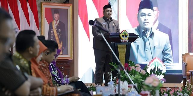 BERI-SAMBUTAN-Wakil-Ketua-DPRD-Provinsi-Jateng-Sarif-Abdillah-memberikan-sambu.jpg