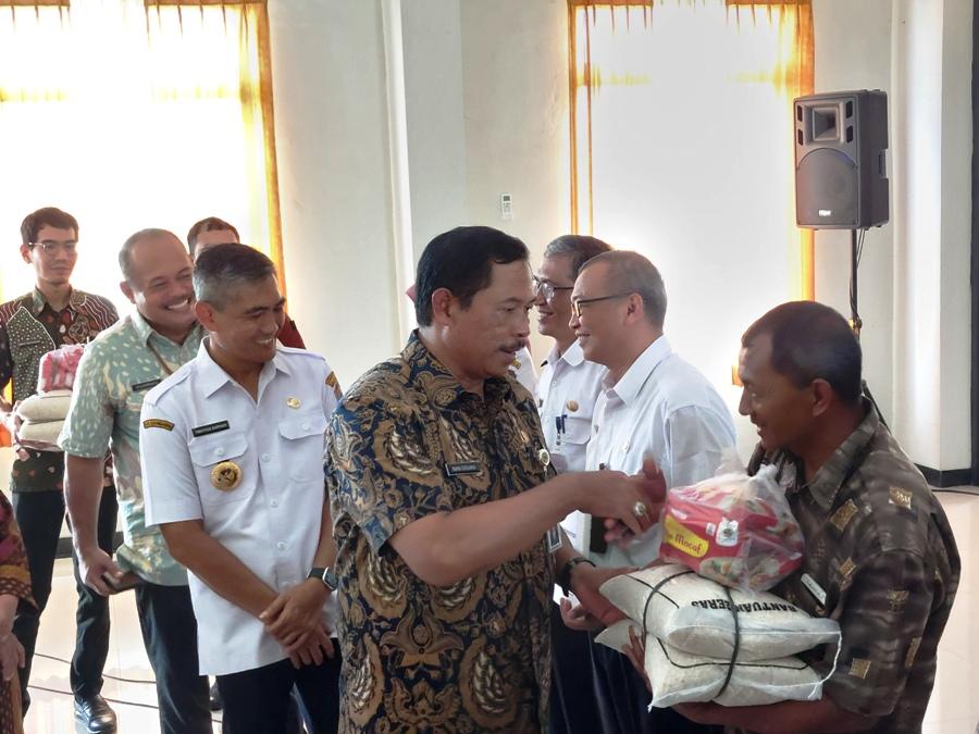 Pemprov Jateng Salurkan Bantuan 10 Ton Beras Bagi Warga Karanganyar