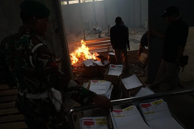 Tak Ada Surat Suara Tersimpan, KPU Batang Musnahkan 12.678 Lembar Surat Suara Rusak