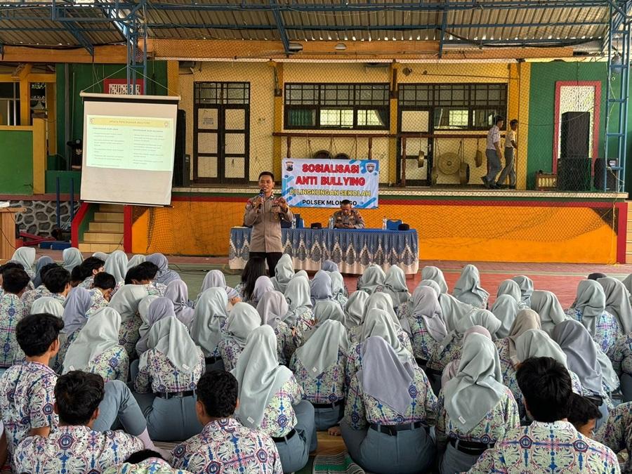 Stop Bullying Anak, Polsek Mlonggo Berikan Pembinaan dan Penyuluhan Kepada Pelajar Jepara
