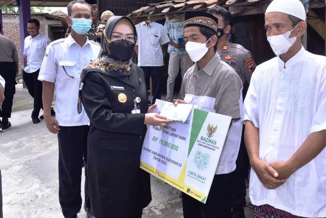 Bupati Sukoharjo Serahkan Bantuan RTLH Baznas ke 11 KK di 3 Kecamatan, Begini Prosedur Permohonannya