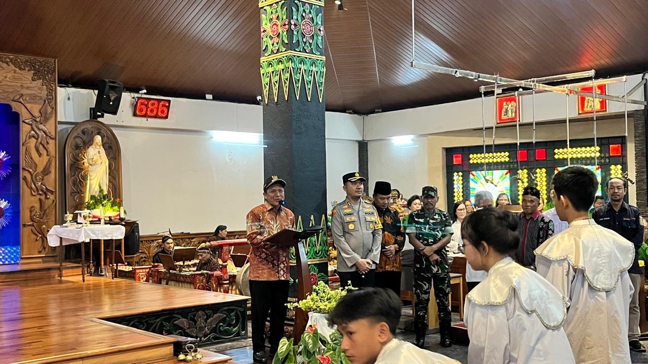 Bupati Wonosobo Pantau Sejumlah Gereja di Hari Natal, Pastikan Keamanan dan Toleransi