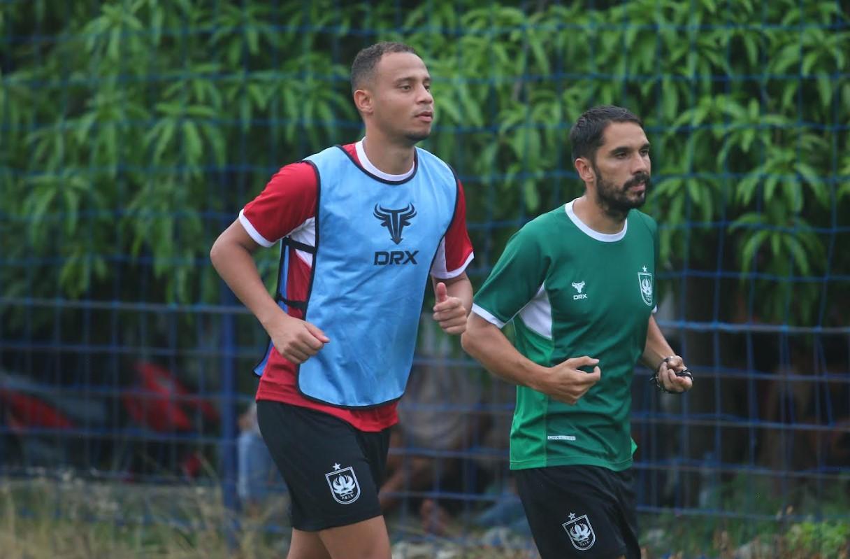 Calon-striker-baru-PSIS-Semarang-Gustavo-Souza-ditemani-pelatih-fisik-PSIS-Alberto-Garcia.jpg
