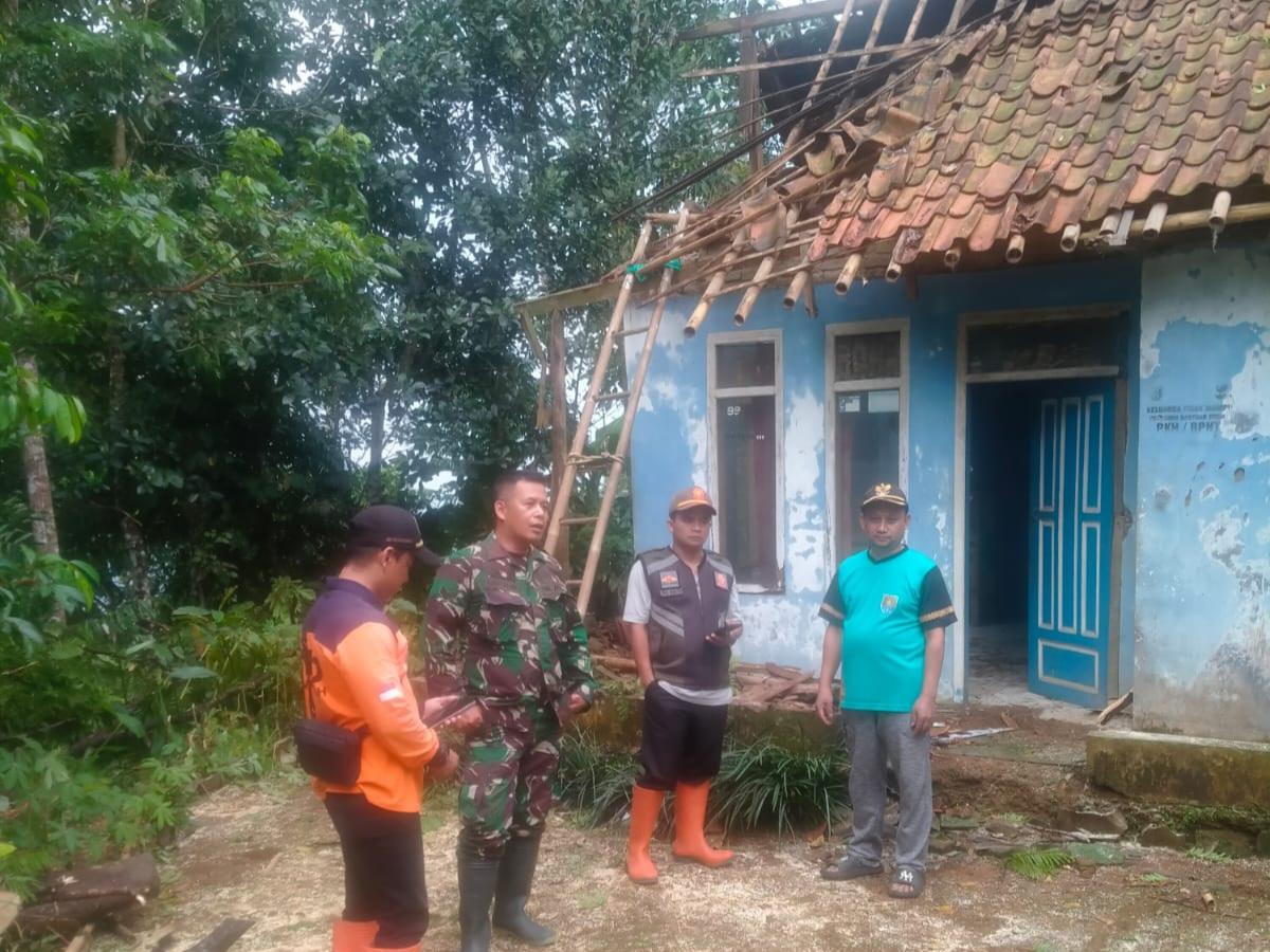 Belasan Rumah di Sidareja dan Wanareja Cilacap Rusak Diterjang Angin Kencang