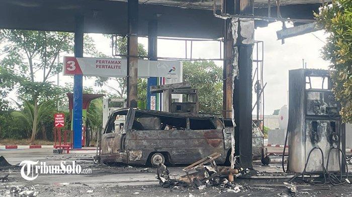 DIBALIK-KEBAKARAN-SPBU-Mobil-Mitsubishi-L300-Minivan-yang-jadi-penyebab.jpg
