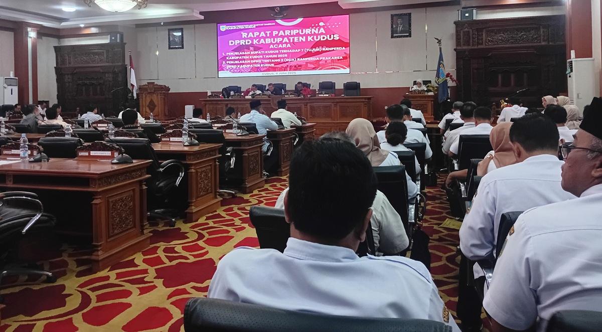 DPRD Kabupaten Kudus Prakarsai 2 Ranperda Produk Halal dan Penyelenggaraan Sistem Drainase