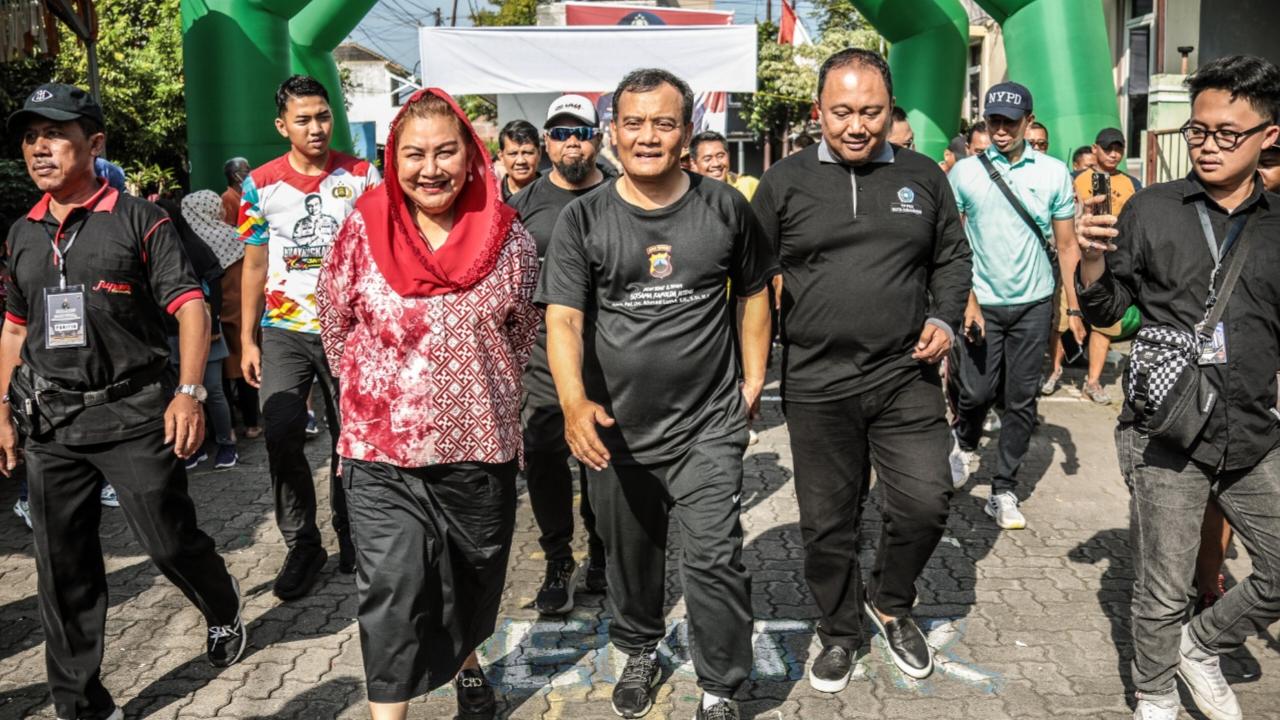 Irjen Pol Ahmad Luthfi dan Walikota Semarang Jalan Sehat Bersama Ribuan Warga Sampangan