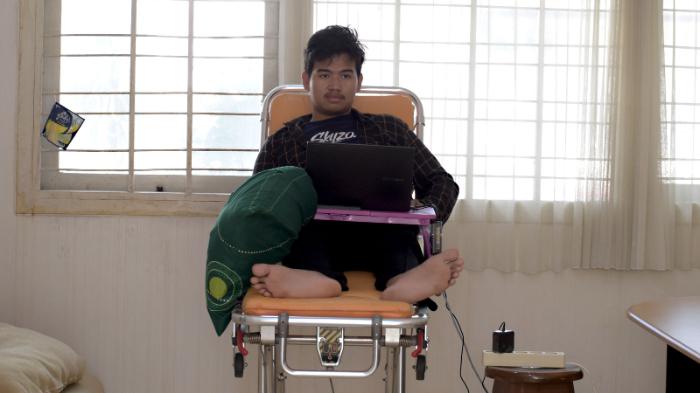 Kisah Dinar Tetap Semangat Ikuti UTBK-SNBT UNSOED Meskipun Seusai Operasi