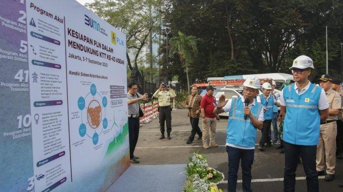 Direktur-Utama-PLN-Darmawan-Prasodjo-saat-berdiskusi-dengan-General-Managerddsa2d.jpg