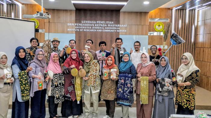 Diskusi-sektor-ekonomi-kreatif-UMKM-di-Kabupaten-Banyumas-bersama-fds3reds3232.jpg