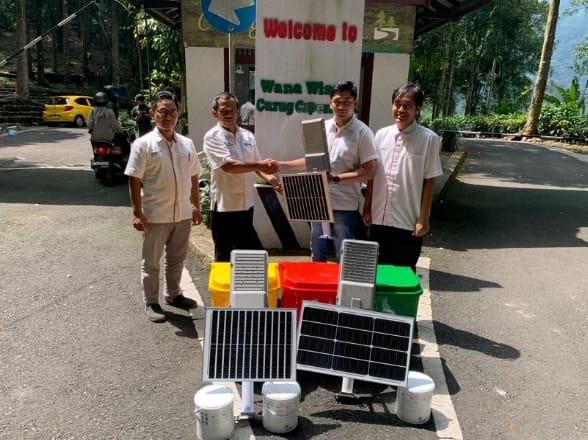 Dosen IT Telkom Purwokerto Lakukan Pengabdian Smart Energy Basis Solar Panel di Curug Cipendok
